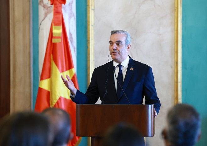 ttxvn _thu_tuong_pham_minh_chinh_va_tong_thong_dominicana_gap_go_bao_chi3.jpg