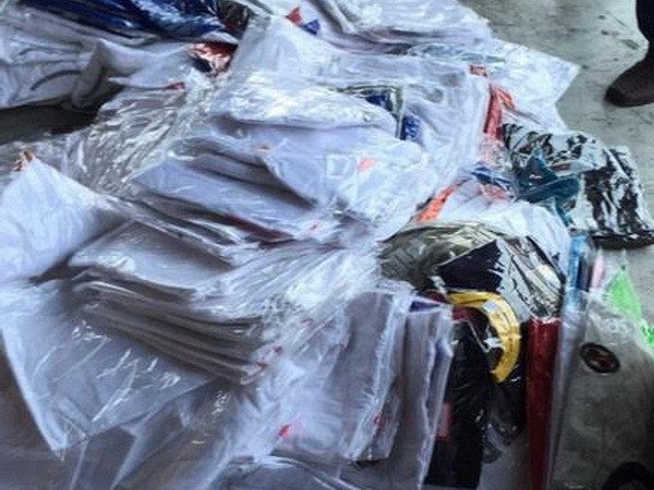 Thu giữ gần 2.000 áo thun Nike, Puma nhập khẩu nghi là hàng nhái ảnh 1