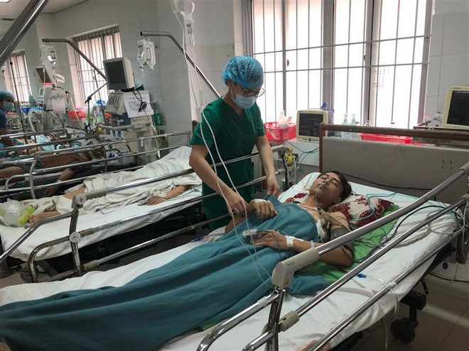 Cứu sống bệnh nhân bị cây sắt đâm xuyên phổi và đốt sống ngực ảnh 1