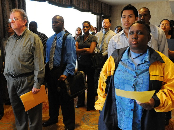 Mỹ: Số công nhân nộp đơn xin trợ cấp thất nghiệp giảm mạnh ảnh 1