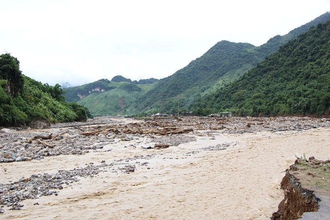 Tìm thấy thi thể nạn nhân bị cuốn trôi khi đi vớt cá trên suối Nậm Ma ảnh 1