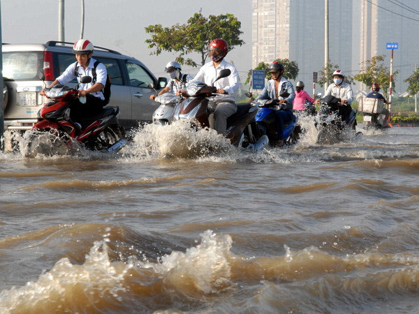 Đỉnh triều cường tại TP.HCM lập kỷ lục lịch sử mới 1,70m ảnh 1