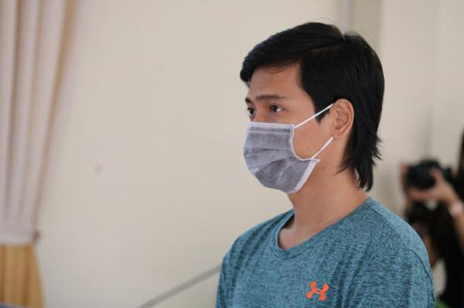 Bị cáo Công tại phiên tòa. (Nguồn: cand.com.vn) Phạt tù thanh niên vào khu phong tỏa thăm bạn gái, tấn công cảnh sát ảnh 1
