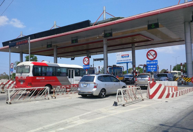 Chủ xe chưa chịu dán thẻ, nhà đầu tư BOT ngại lắp thu phí tự động ảnh 1