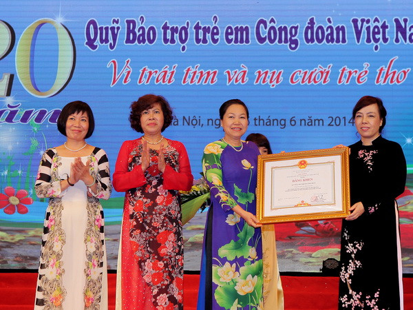 Đảng, Nhà nước và xã hội luôn quan tâm đặc biệt tới trẻ em ảnh 1