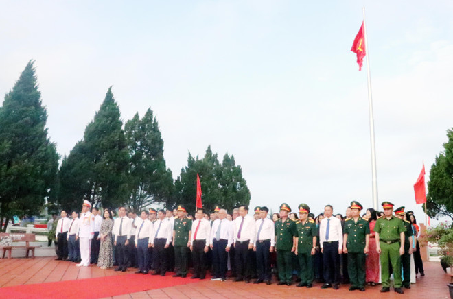 Quảng Ninh: Trang trọng lễ thượng cờ Tổ quốc trên đảo Cô Tô ảnh 3