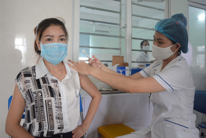 Nhiều địa phương triển khai tiêm vaccine phòng COVID-19 ảnh 1