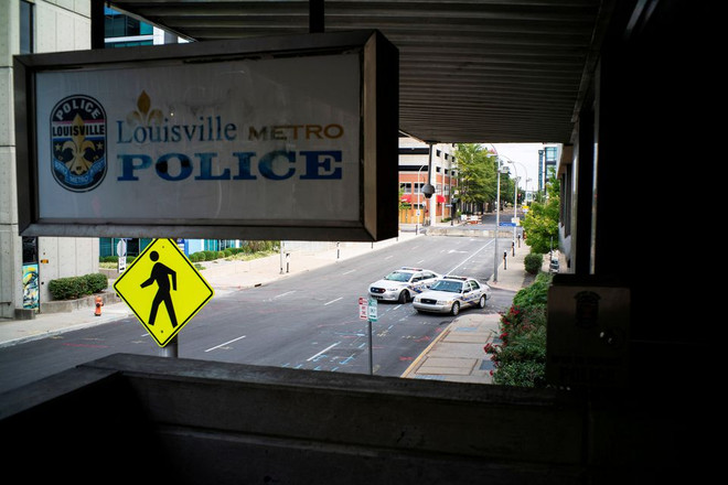 Bộ Tư pháp Mỹ điều tra hành vi lạm quyền của cảnh sát Louisville ảnh 1