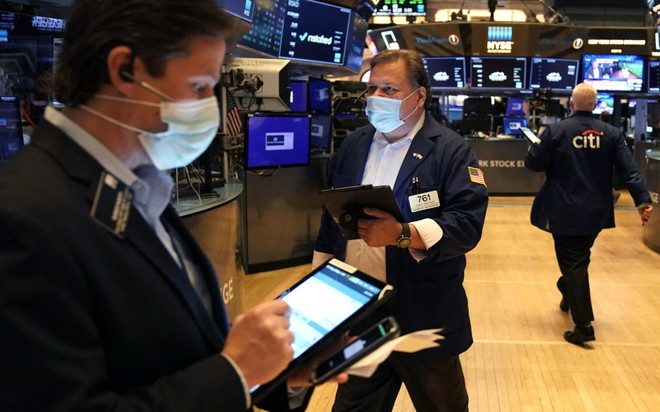 S&P 500 và Nasdaq Composite tăng điểm tuần thứ tư liên tiếp ảnh 1