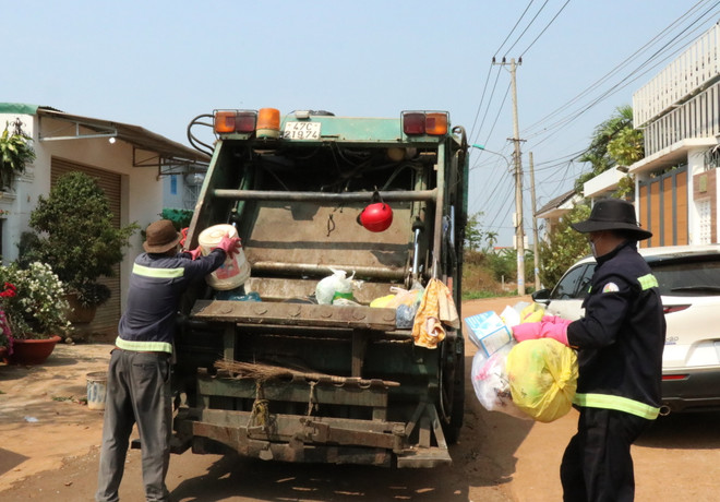 Đắk Lắk: Nguy cơ lây mắc COVID-19 từ rác thải sinh hoạt của F0 ảnh 1