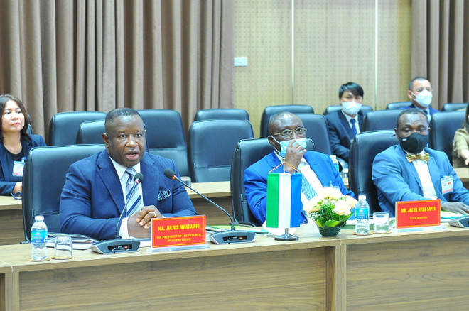 Tổng thống Sierra Leone thăm Viện Khoa học Nông nghiệp Việt Nam ảnh 1