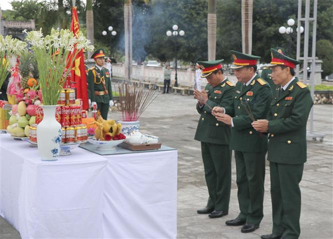 Điện Biên: An táng liệt sỹ quân tình nguyện Việt Nam hy sinh tại Lào ảnh 2