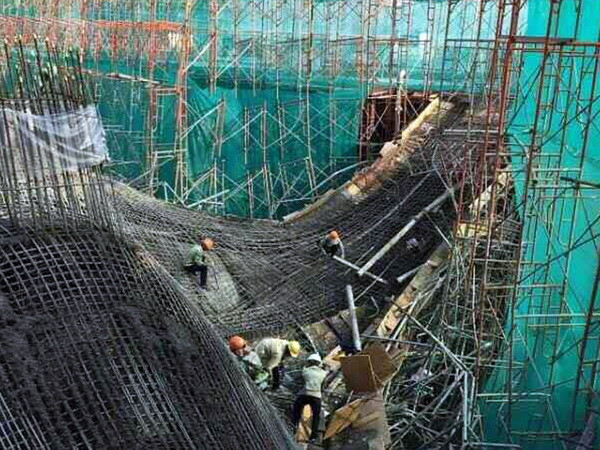 TP HCM: Sập giàn giáo từ tầng 9, một người tử vong tại chỗ ảnh 1