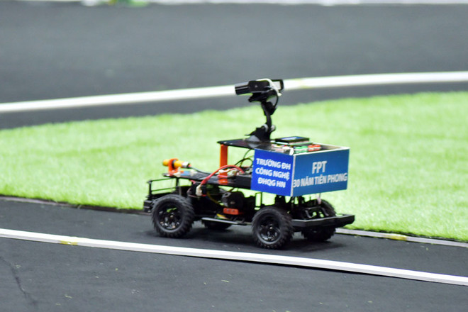 Sinh viên Đại học Công nghệ giành quán quân lập trình xe tự hành ảnh 1