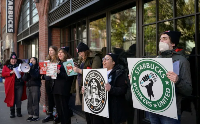 Nhân viên Starbucks trên khắp nước Mỹ đình công quy mô lớn ảnh 1