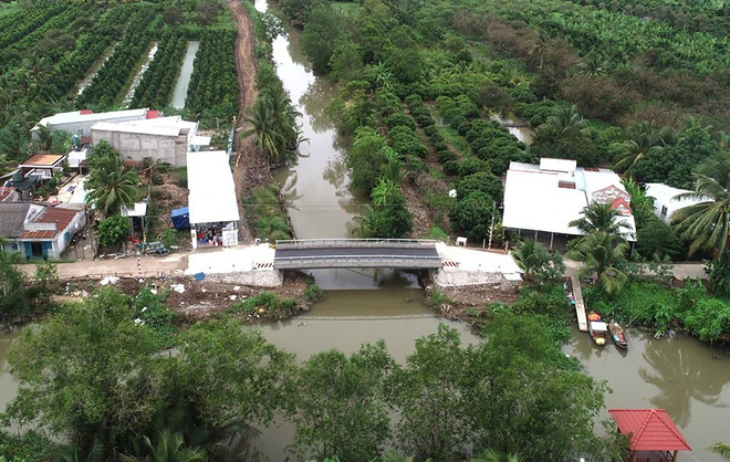 A bridge built in southern city of Can Tho using PosMAC, an ultra-corrosion resistant alloy-plated steel.jpg