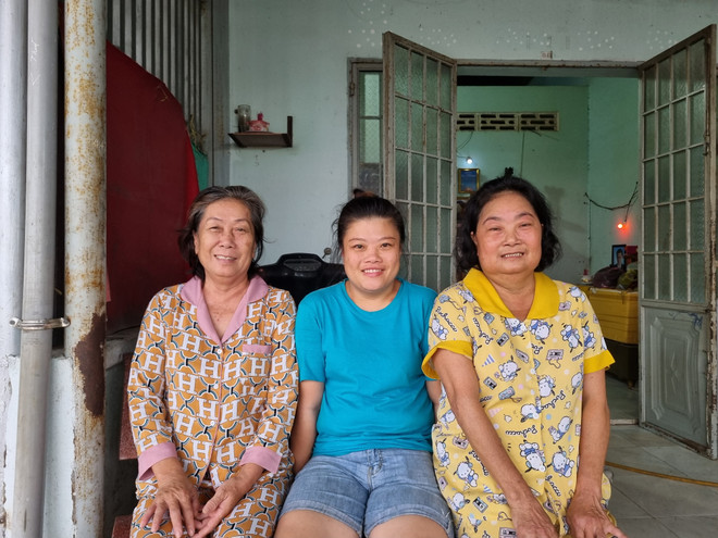 Phan Thi Thuy (55) and her family at POSCO Steel Village.jpg