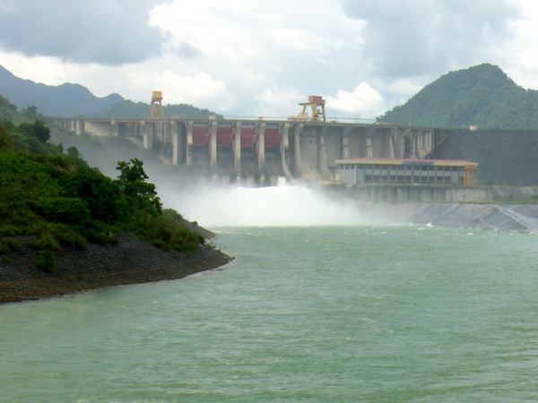 Thủy điện Tuyên Quang mở thêm cửa xả đáy lúc 7 giờ ngày 26/8 ảnh 1