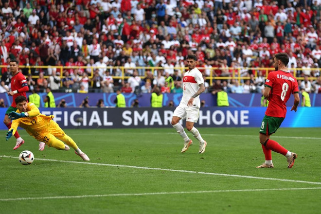 Bruno ghi bàn sau pha kiến tạo của Cristiano Ronaldo. (Nguồn: Getty Images) Tho-Nhi-Ky-vs-Bo-Dao-Nha-2206-26.jpg