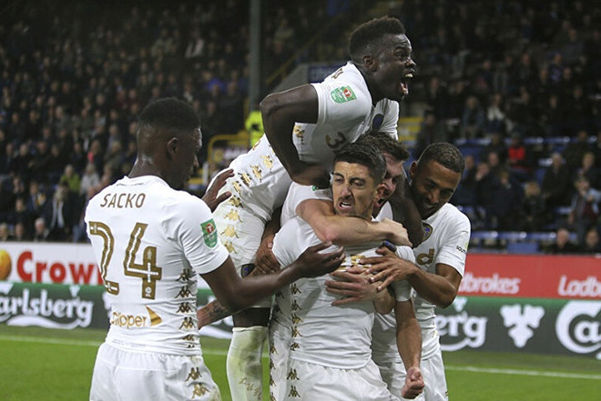 Leeds United chính thức trở lại Premier League sau 16 năm vắng bóng ảnh 1