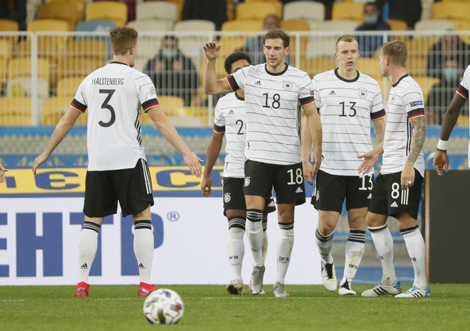 Tuyển Đức vừa có chiến thắng nhọc nhằn 2-1 trước Ukraine. (Nguồn: Getty Images) Bastian Schweinsteiger công khai chỉ trích HLV Joachim Löw ảnh 2