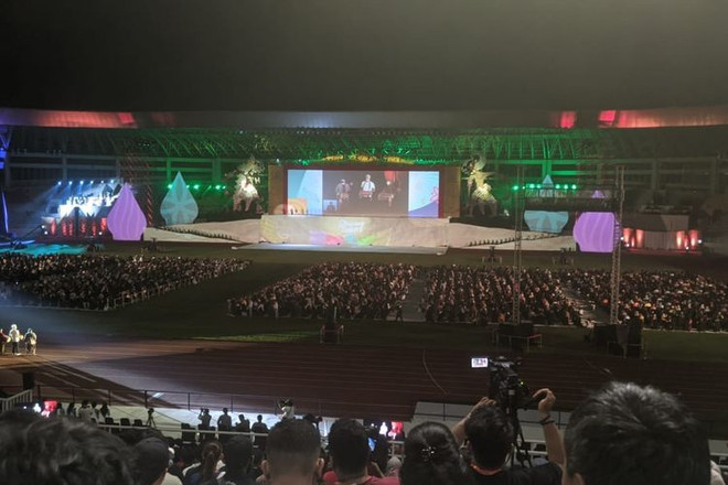 Lễ khai mạc ASEAN Para Games 2022. (Nguồn: kompas.com) Khai mạc ASEAN Para Games 2022: Cùng thắp sáng tinh thần thể thao ảnh 1
