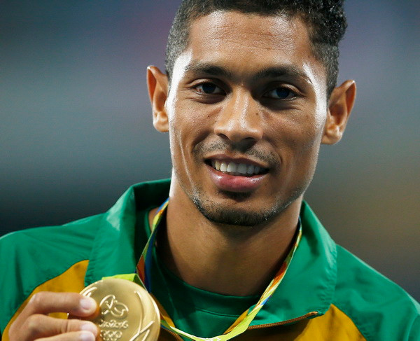 Olympic 2016: Wayde Van Niekerk phá vỡ kỷ lục đường chạy 400m ảnh 1
