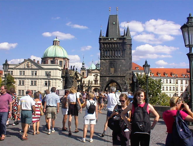 Séc đối mặt lỗ hổng an ninh do khách nước ngoài lưu trú trong dân ảnh 1