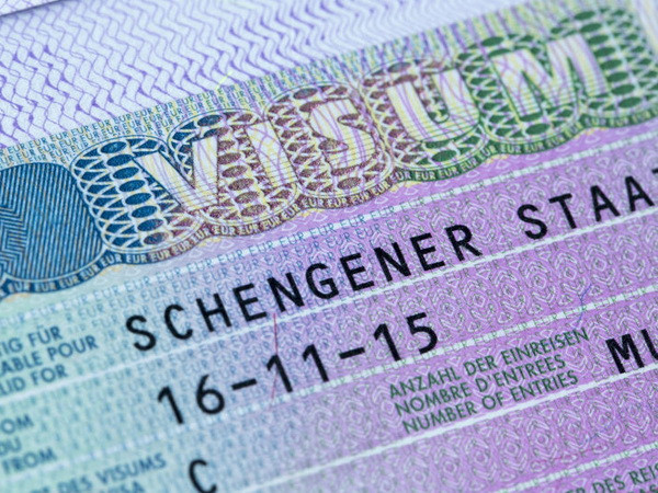 Báo Ukraine kêu gọi EU không cấp chế độ miễn thị thực cho Kiev ảnh 1