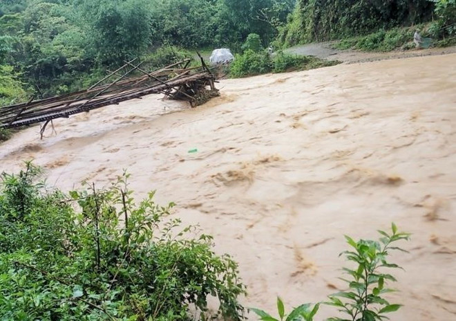 Mưa lớn kéo dài gây sạt lở nhiều tuyến đường tại tỉnh Cao Bằng ảnh 1
