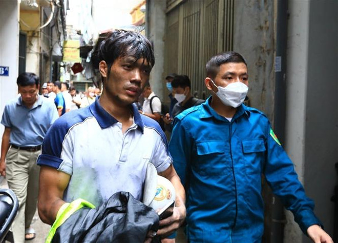 Vụ cháy chung cư mini ở Hà Nội: Tình người trong cơn hoạn nạn ảnh 2