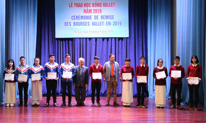 Trao học bổng Vallet cho học sinh xuất sắc ở miền Trung, Tây Nguyên ảnh 2