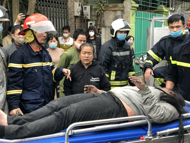 Hà Nội: Dập tắt vụ cháy nhà, giải cứu một bé gái bị mắc kẹt ảnh 1