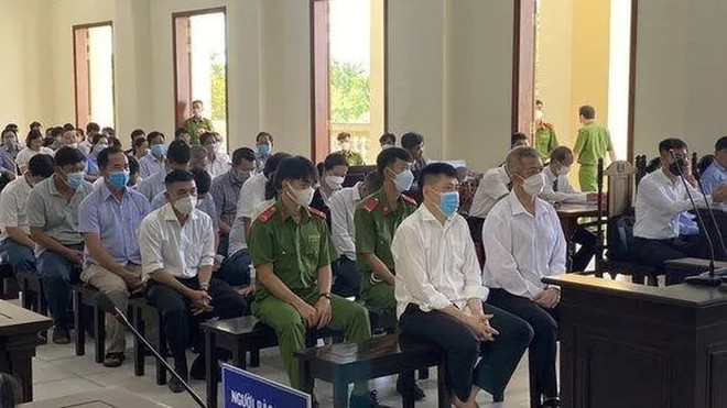 Xét xử cựu giám đốc ngân hàng cùng 14 bị cáo gây thiệt hại 278 tỷ đồng ảnh 1