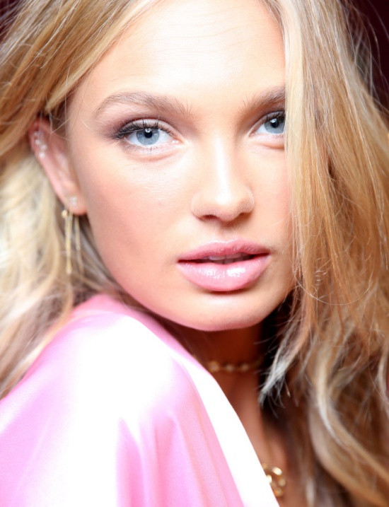 Gương mặt trang điểm tự nhiên trong sáng của Elsa Hosk Bí mật sau vẻ đẹp không tì vết của các thiên thần Victoria’s Secret ảnh 3
