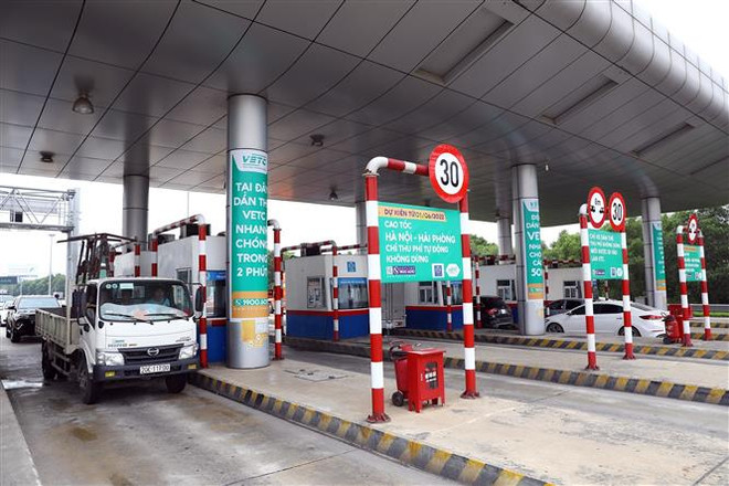 Từ 1/6, đường cao tốc Hà Nội-Hải Phòng chỉ phục vụ xe sử dụng thu phí không dừng. (Ảnh: Huy Hùng/TTXVN) Sau 31/7, chưa có thu phí điện tử không dừng sẽ phải "xả trạm" BOT ảnh 1