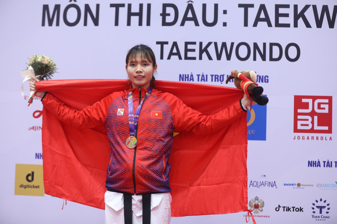 SEA Games 31: Taekwondo nữ Việt Nam xuất sắc giành 2 Huy chương Vàng ảnh 1