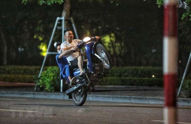 Hà Nội: Bắt giữ nhóm đối tượng phóng xe máy lạng lách, gây rối trật tự ảnh 1