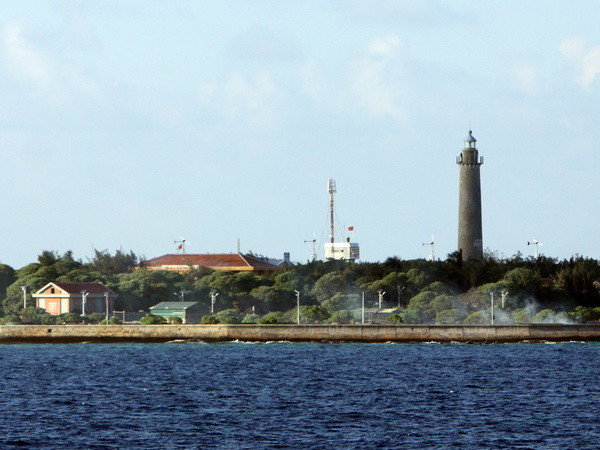 Thăm, tặng quà cán bộ chiến sỹ và nhân dân xã đảo Song Tử Tây ảnh 1