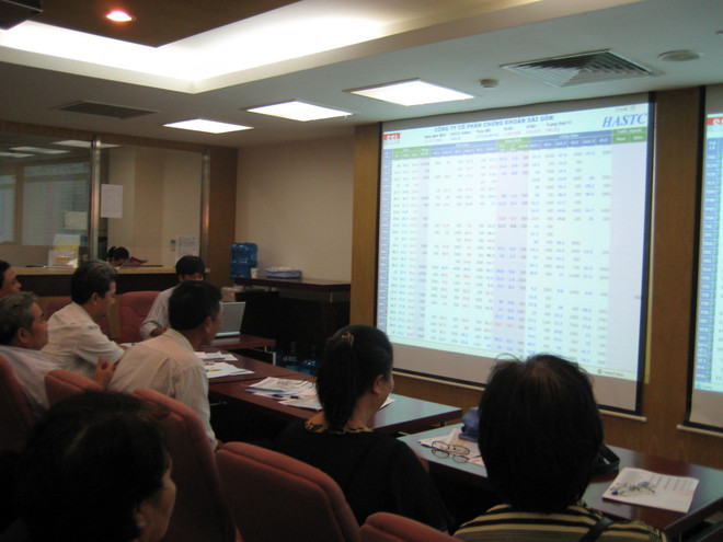 Hơn 8.810 tỷ đồng đổ vào thị trường, VN-Index vượt ngưỡng 1.120 điểm ảnh 1