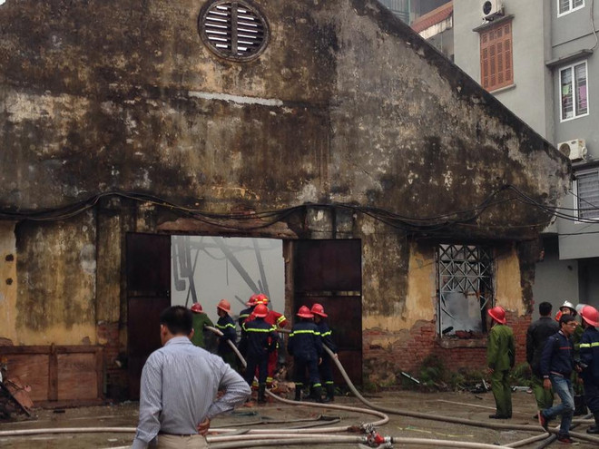 Hà Nội: Cháy khu xưởng trong Công ty Thiết bị Khí tượng Thủy văn ảnh 1