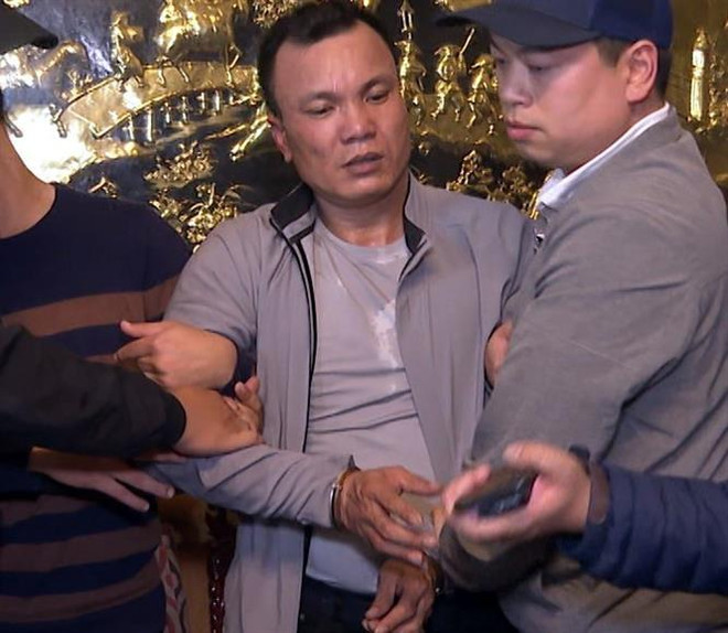 Thái Bình: Khởi tố 'Cường dụ' và 2 đàn em vụ ném vỡ kính xe khách ảnh 1