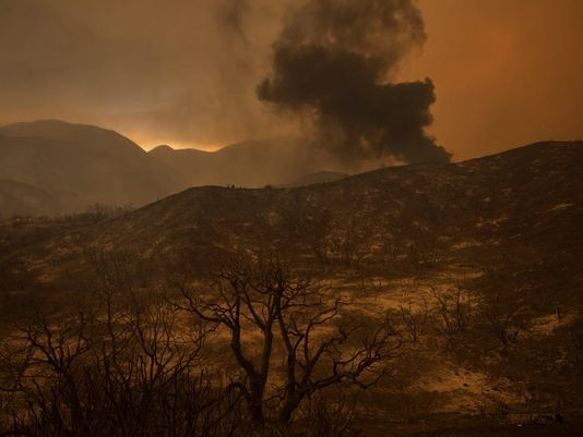 Cháy rừng ở bang California lan rộng, hàng trăm người phải sơ tán ảnh 1