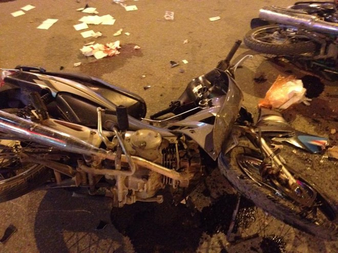 Uống rượu, tự ngã, 2 người trên xe máy chở 3 tử vong tại chỗ ảnh 1