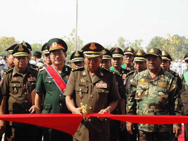 Việt Nam viện trợ xây trụ sở Bộ Tư lệnh Pháo binh Campuchia ảnh 1