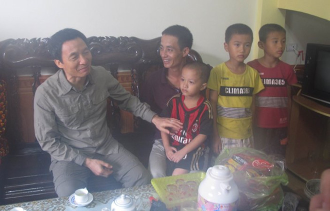 Các đội cấp cứu cơ động luôn sẵn sàng ứng trực trong mưa bão ảnh 3