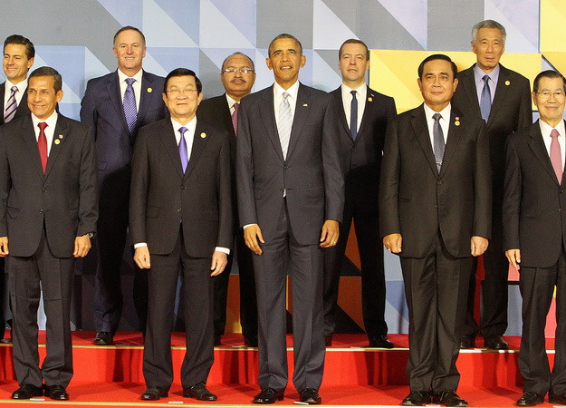 Chủ tịch nước thăm nhân viên Đại sứ quán Việt Nam tại Philippines ảnh 1