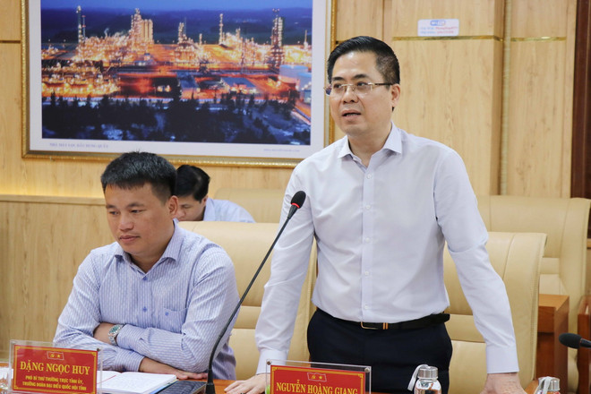 ttxvn ban_to_chuc_trung_uong_lam_viec_voi_ban_thuong_vu_tinh_uy_quang_ngai2.jpg