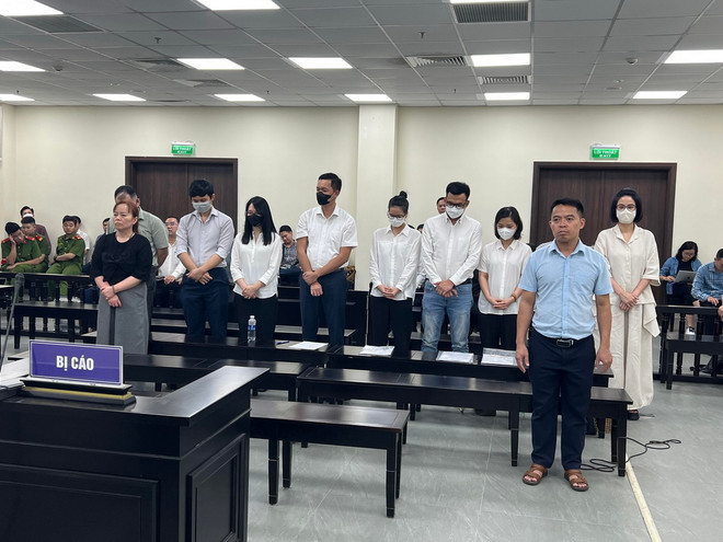 Các bị cáo tại phiên tòa, chiều 22/4/2024. (Ảnh: Kim Anh/TTXVN) ttxvn_xet_xu_cuu_chu_tich_vimedimex_va_dong_pham_vi_pham_quy_dinh_dau_thau3.jpg