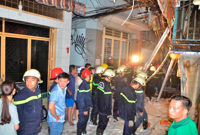 Thành phố Hồ Chí Minh: Cháy trên "phố Tây" Bùi Viện, có nhiều tiếng nổ ảnh 2